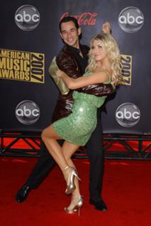 Julianne Hough feet photo thumbnail