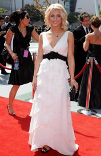 Julianne Hough feet photo thumbnail