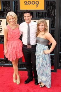 Julianne Hough feet photo thumbnail