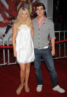 Julianne Hough feet photo thumbnail