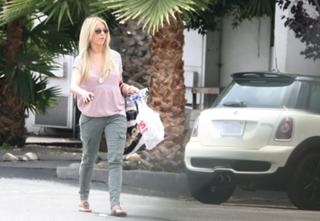 Julianne Hough feet photo thumbnail