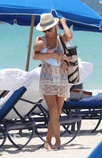 Julianne Hough feet photo thumbnail