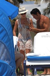 Julianne Hough feet photo thumbnail