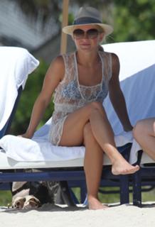 Julianne Hough feet photo thumbnail