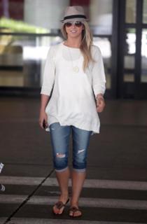Julianne Hough feet photo thumbnail