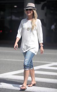 Julianne Hough feet photo thumbnail