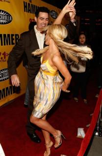 Julianne Hough feet photo thumbnail
