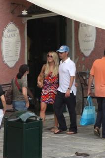 Julianne Hough feet photo thumbnail