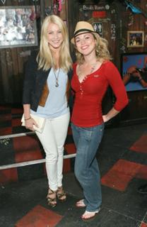 Julianne Hough feet photo thumbnail