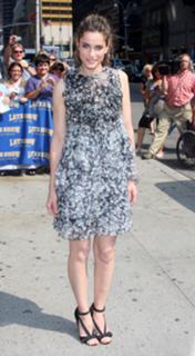Amanda Peet feet photo thumbnail