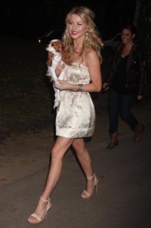 Julianne Hough feet photo thumbnail