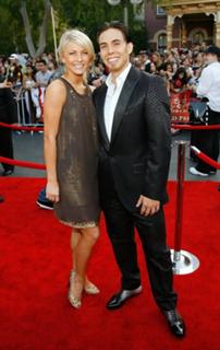 Julianne Hough feet photo thumbnail