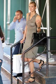 Karlie Kloss feet photo thumbnail