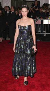 Amanda Peet feet photo thumbnail