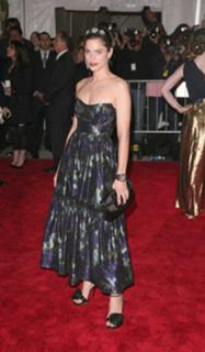 Amanda Peet feet photo thumbnail