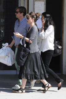 Amanda Peet feet photo thumbnail