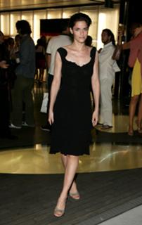 Amanda Peet feet photo thumbnail