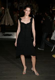 Amanda Peet feet photo thumbnail