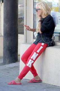 Amanda Bynes feet photo thumbnail