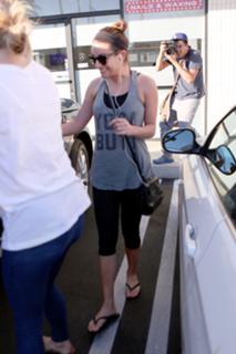 Lea Michele feet photo thumbnail