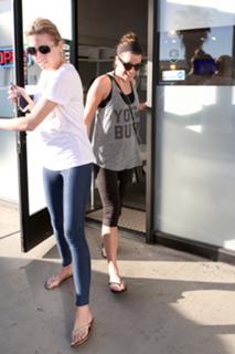 Lea Michele feet photo thumbnail