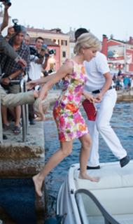 Naomi Watts feet photo thumbnail