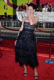 Amanda Peet feet photo thumbnail