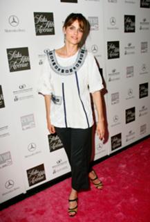 Amanda Peet feet photo thumbnail