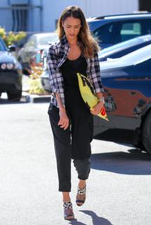 Jessica Alba feet photo thumbnail