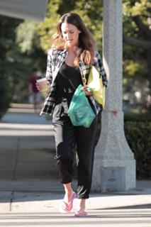 Jessica Alba feet photo thumbnail