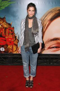Amanda Peet feet photo thumbnail