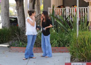 Amanda Peet feet photo thumbnail