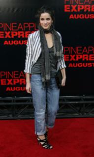Amanda Peet feet photo thumbnail