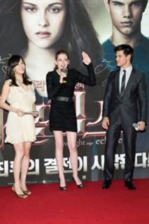 Kristen Stewart feet photo thumbnail