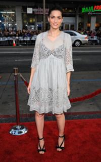 Amanda Peet feet photo thumbnail