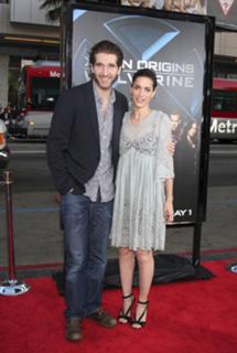 Amanda Peet feet photo thumbnail