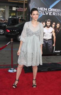 Amanda Peet feet photo thumbnail
