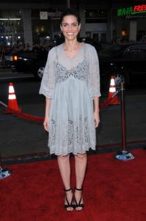 Amanda Peet feet photo thumbnail