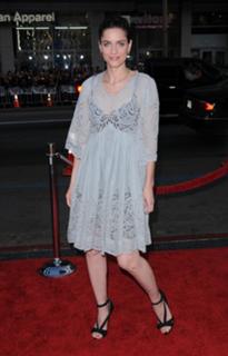 Amanda Peet feet photo thumbnail