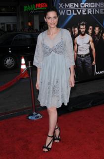 Amanda Peet feet photo thumbnail
