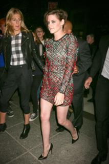 Kristen Stewart feet photo thumbnail