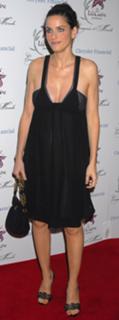 Amanda Peet feet photo thumbnail