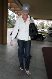 Katherine Heigl feet photo thumbnail