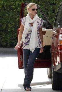 Katherine Heigl feet photo thumbnail