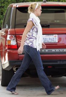 Katherine Heigl feet photo thumbnail