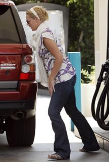 Katherine Heigl feet photo thumbnail