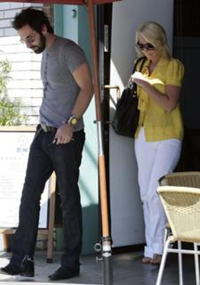 Katherine Heigl feet photo thumbnail