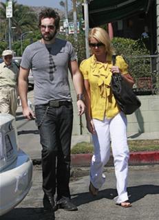 Katherine Heigl feet photo thumbnail