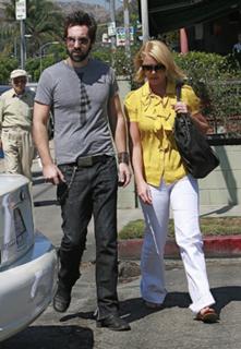 Katherine Heigl feet photo thumbnail