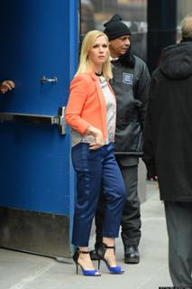 Jennie Garth feet photo thumbnail